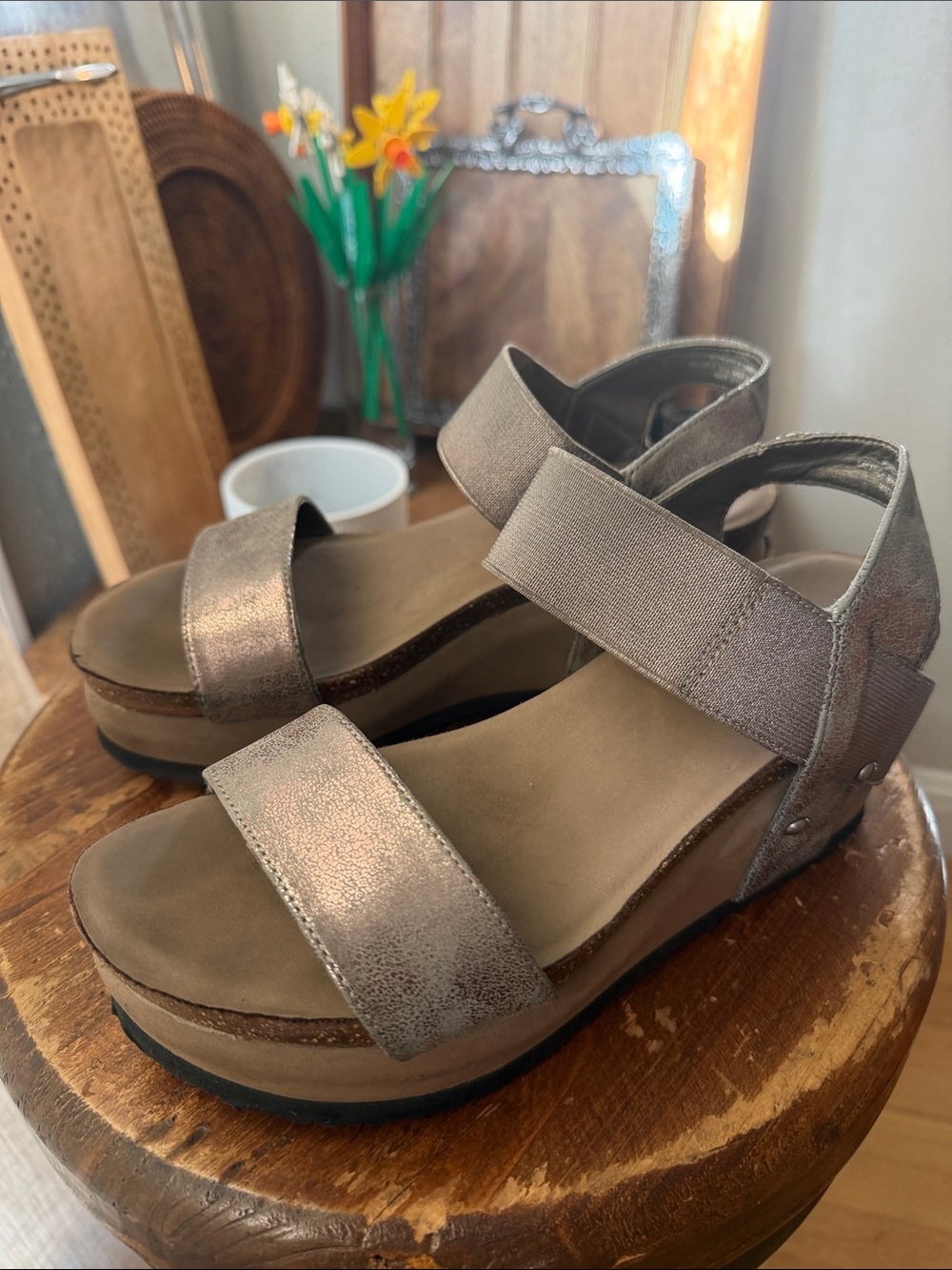 OTBT Women’s Metallic Taupe/Silver Platform Sandals 7 1/2.